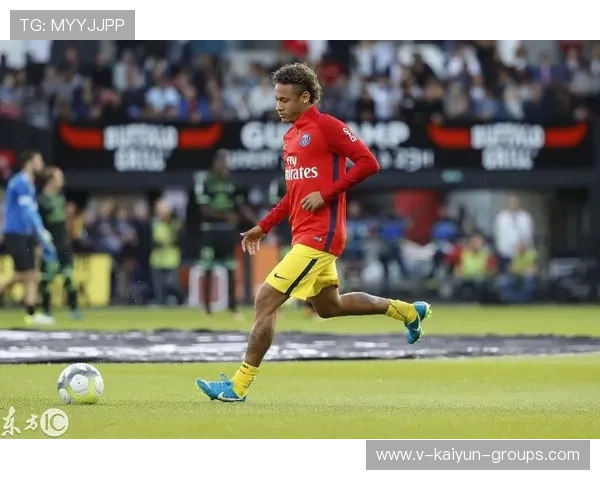 内马尔现身孤儿院陪孩子做游戏，画面温馨到炸裂